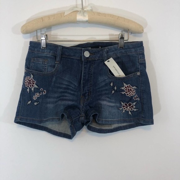 Harper Embroidered Jean Shorts NWT - Picture 1 of 4